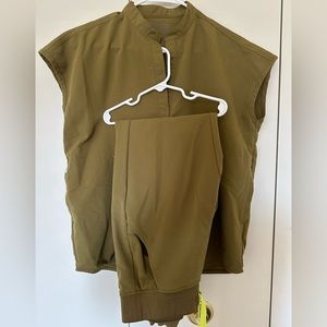 figs scrub set “martini olive”